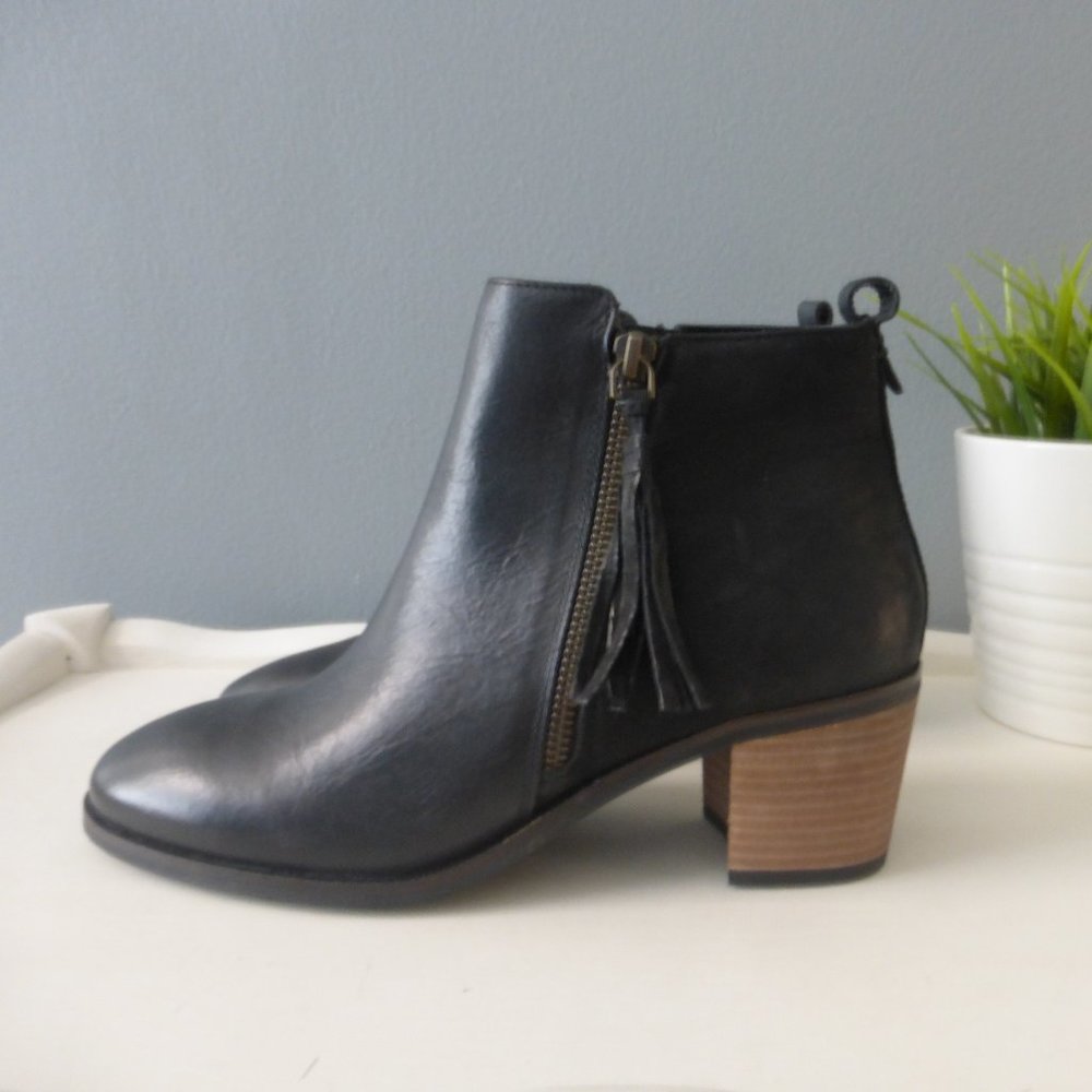 Crevo Autumn Black Ankle Boots Tan Heel